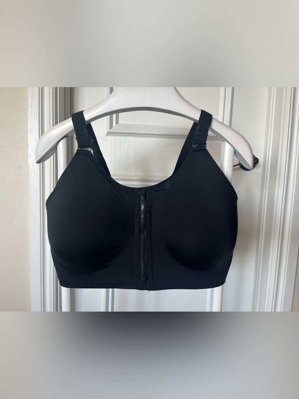 Torrid Active Women’s Size 42 DD Black Zip Front Sport Bra Adjustable 42DD 42E